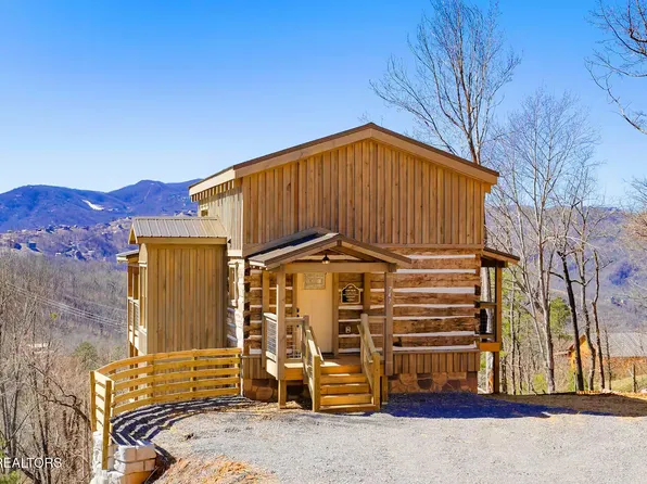 747 Fox Hollow Rd, Gatlinburg, TN 37738