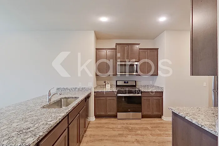 301 Saint James Pl — Photo 7