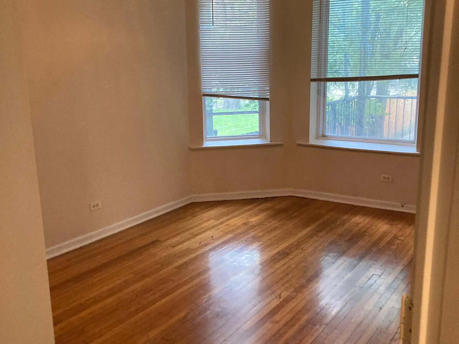 3 bed, 1200 sqft, $1,950 — Photo 4
