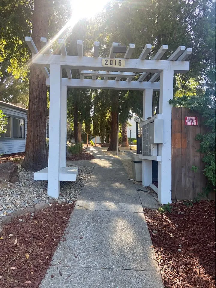 Building Photo - 2016 Sierra Rd #15