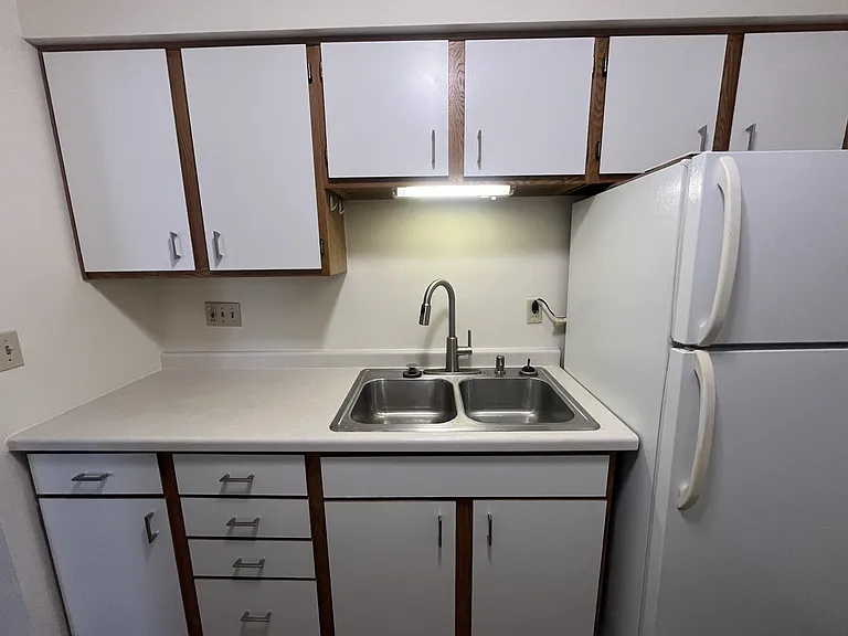 312 W Broadway St — Photo 24