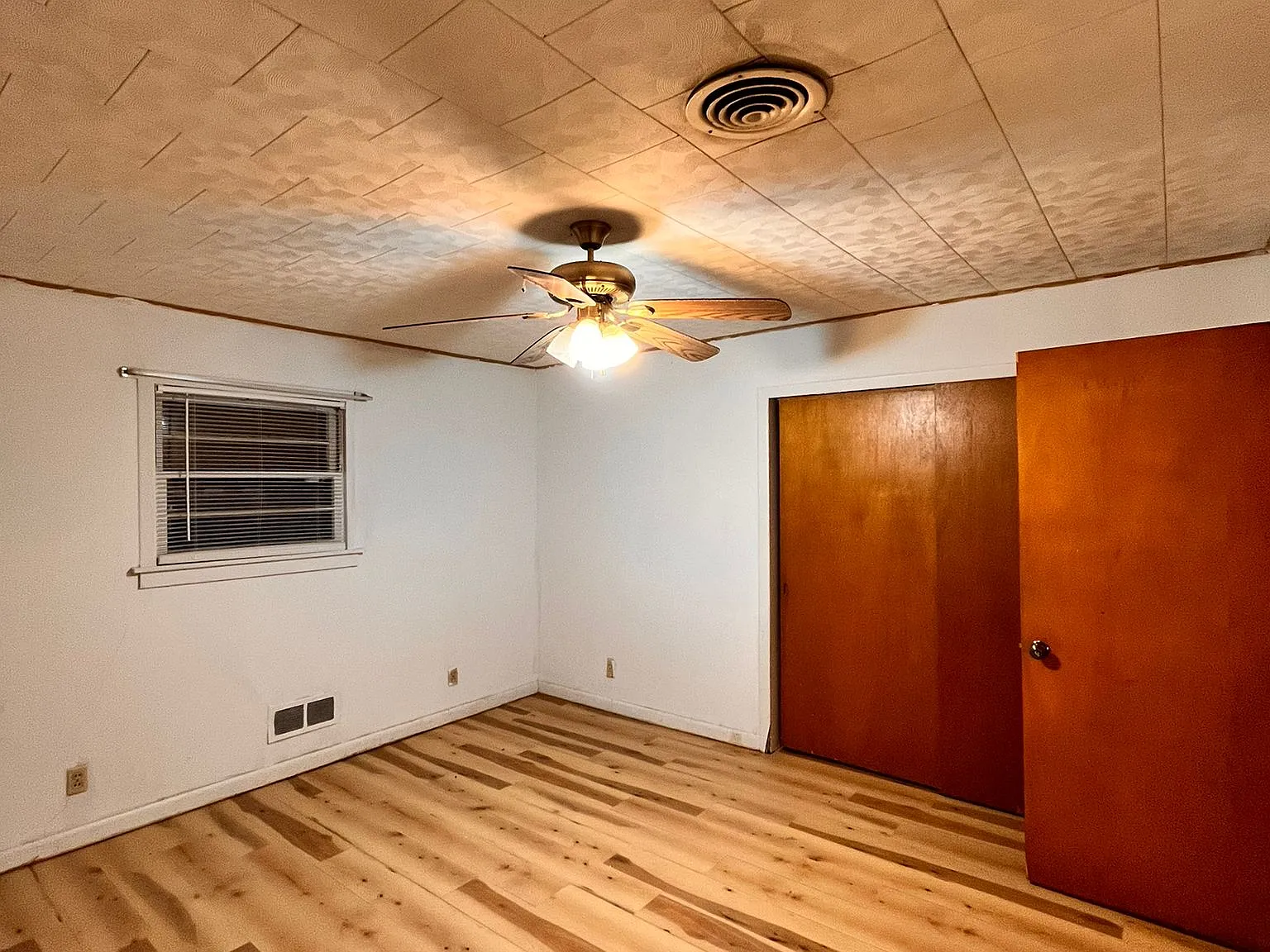 2 bed, 1024 sqft, $900 — Photo 4