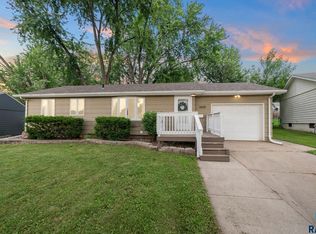 3608 E 25th St, Sioux Falls, SD 57103