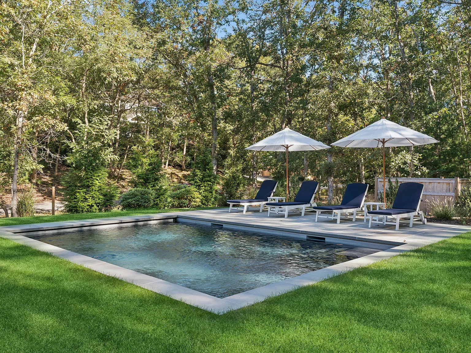 Newly Renovated Charmer in East Hampton — Photo 3