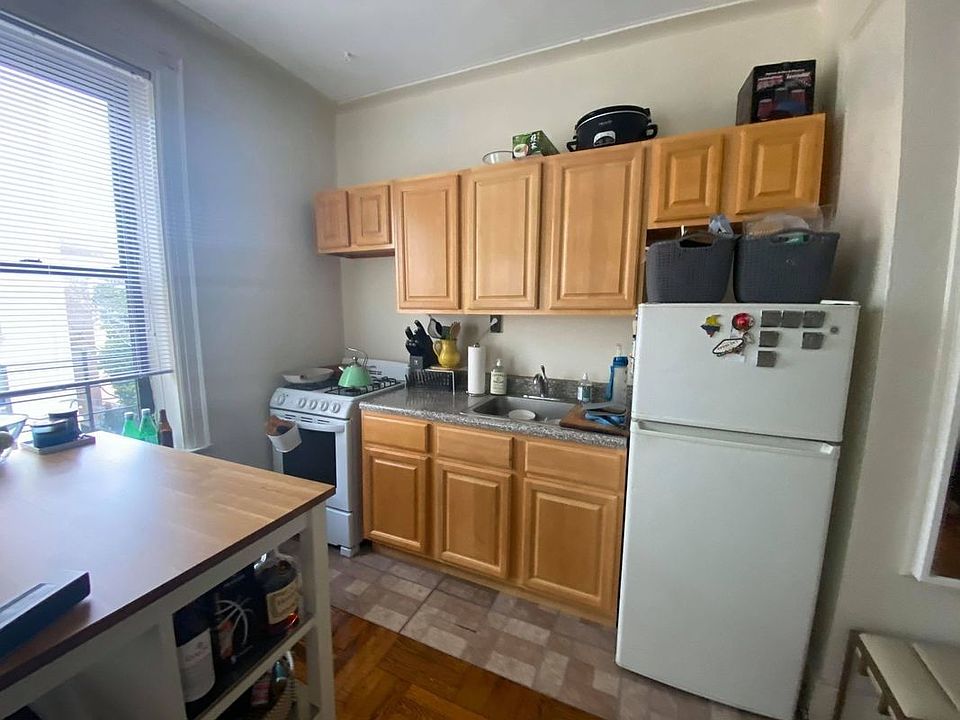 2nd image of 179 Gelston Ave #B10
