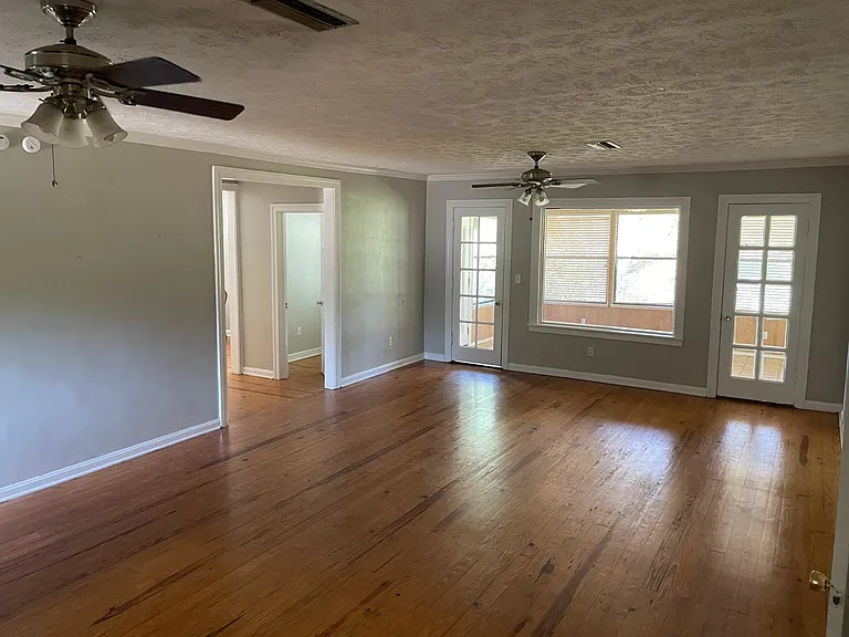 2123 University Blvd S — Photo 6