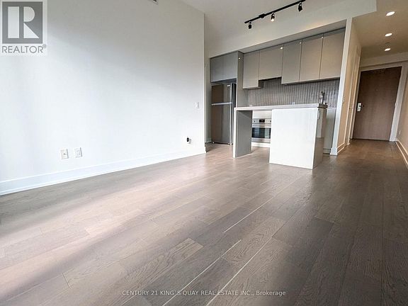 4th image of 7 Grenville St #3012
