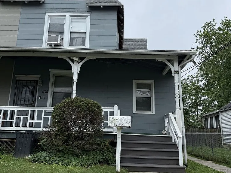 1127 Woodland Ave — Photo 1