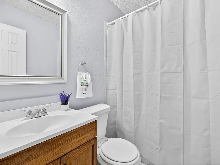 8601 Zane Ln — Photo 8