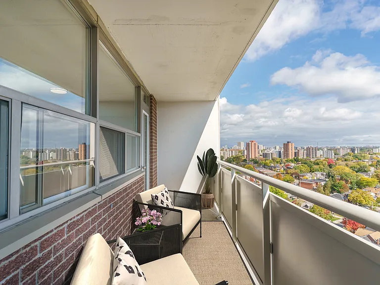 1010 Broadview Ave — Photo 11