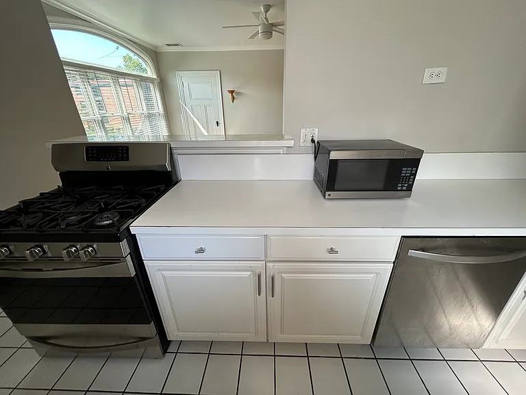 920 College St #3B — Photo 19