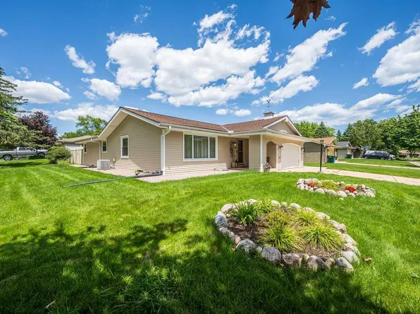 1130 West Willow DRIVE, Oak Creek, WI 53154