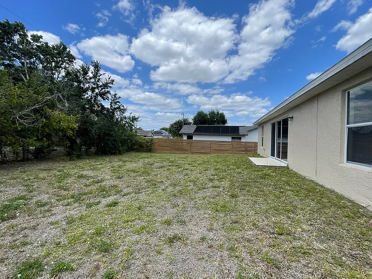 1808 SW 2nd Pl — Photo 28