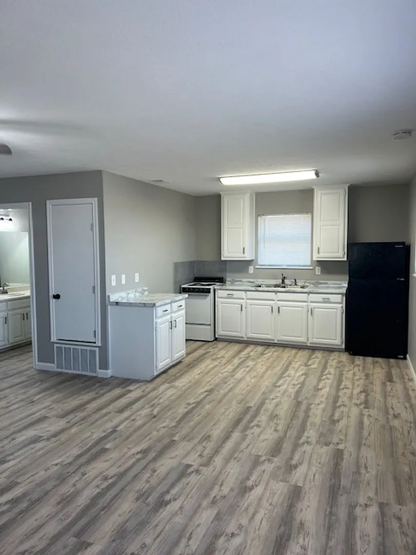 Recently remodeled 1/1 in the country. Horse stall available. — Photo 2