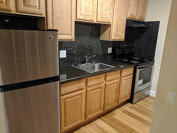 5th image of 324 Pennsylvania Ave APT 24