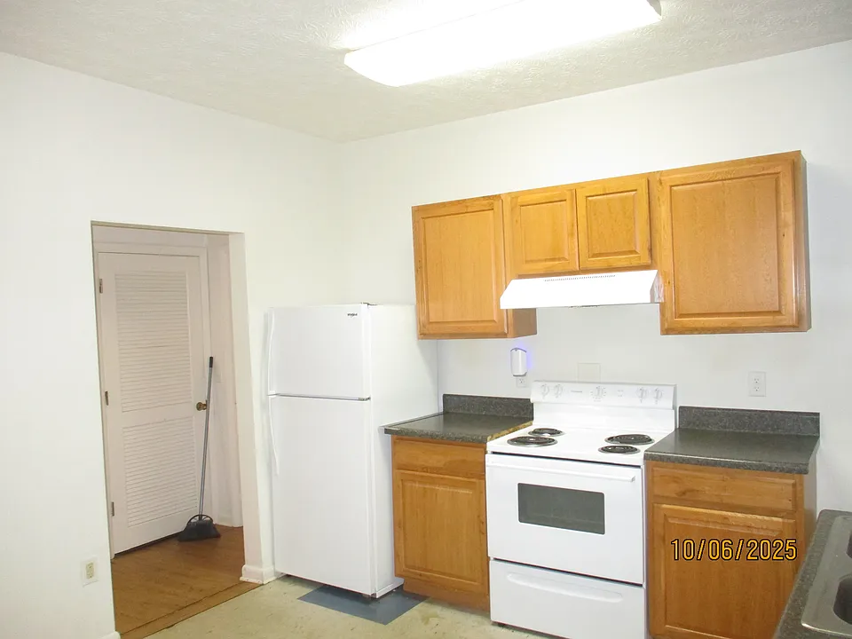 417 S Magnolia Apt A - Photo 3_10062025