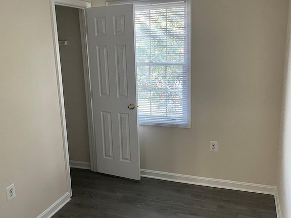 Small Bedroom 12ftx7ft
Best for a young child