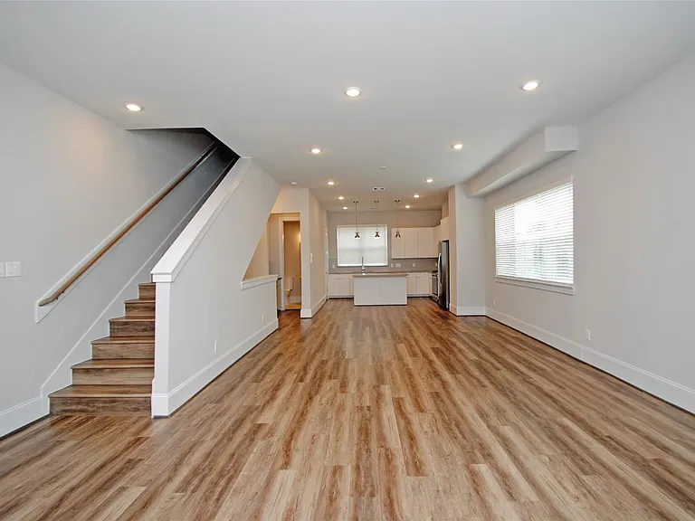 1270 N Post Oak Rd #A — Photo 24