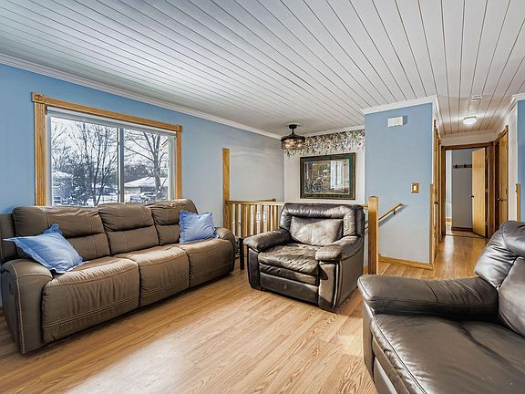 5th image of 251 109th Ln NW