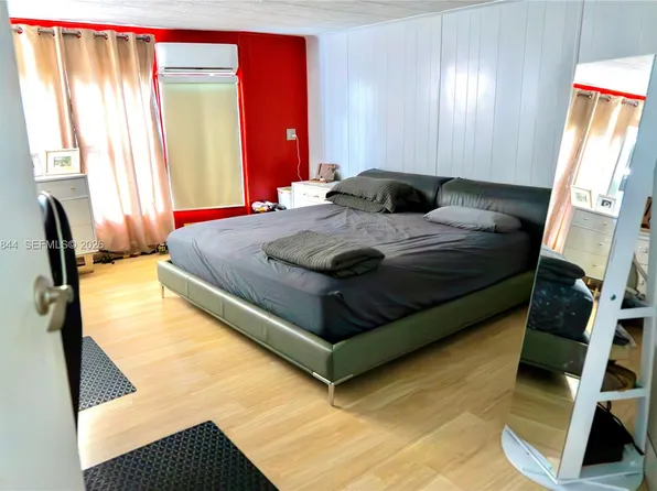 12405 SW 5th St, Fort Lauderdale, FL 33325