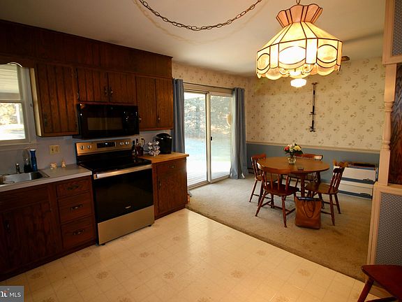 5th image of 130 Carol Dr