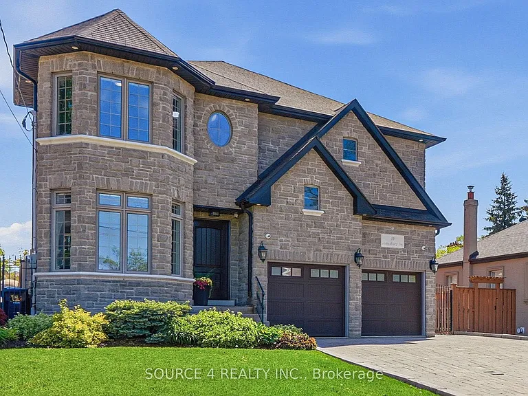 39 Amesbury Dr — Photo 2