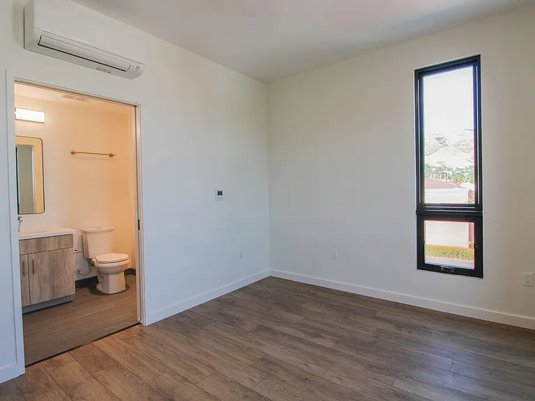 Newly Built Luxury Apartments in San Luis Obispo "Little Italy" — Photo 23