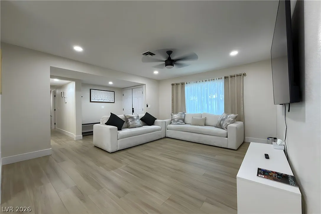 3 bed, 2.0 bath, 1155 sqft, $2,795 — Photo 4
