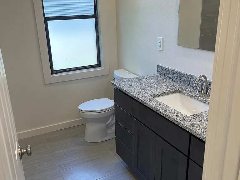 232 W Ash St — Photo 9