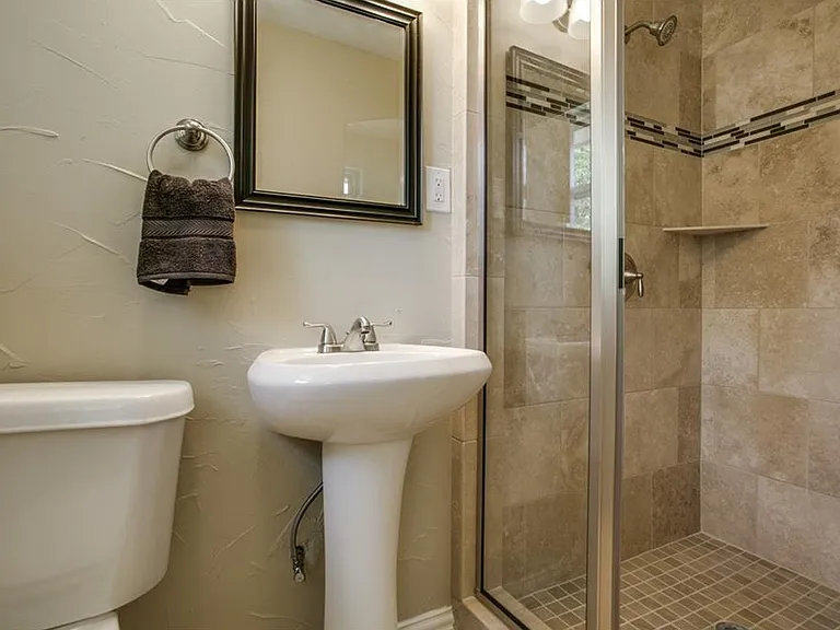 2352 Wildoak Dr — Photo 6