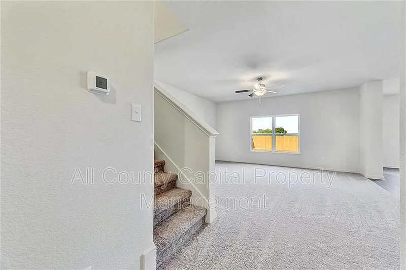4 bed, 2.5 bath, 2198 sqft, $2,000 — Photo 2
