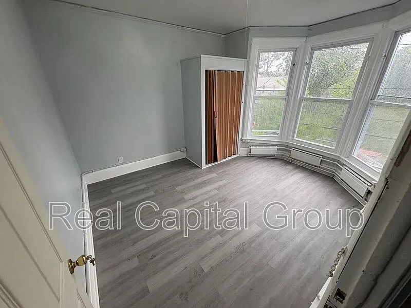 3 bed, 1.0 bath, $1,495 — Photo 3