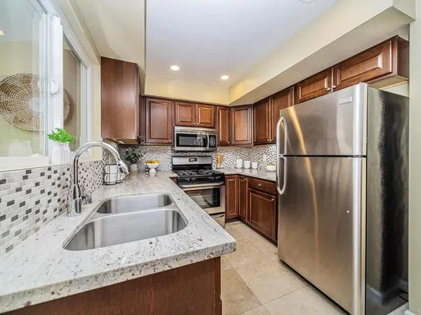 3660 Vista Campana N Unit 3, Oceanside, CA 92057