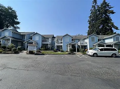 514 Maple Ave #101