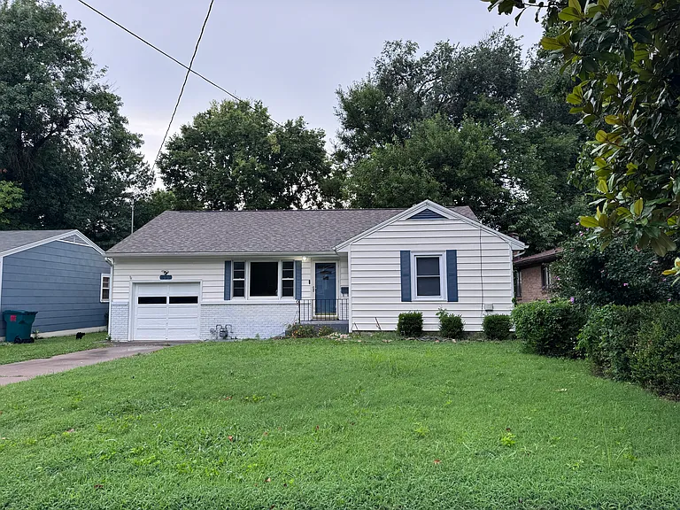 833 S Rogers Ave — Photo 1