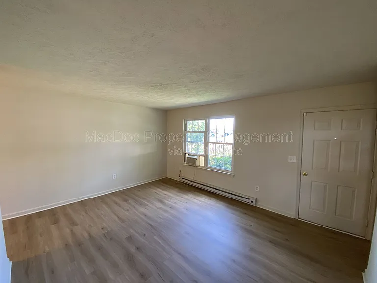 624 Highview Ct — Photo 4