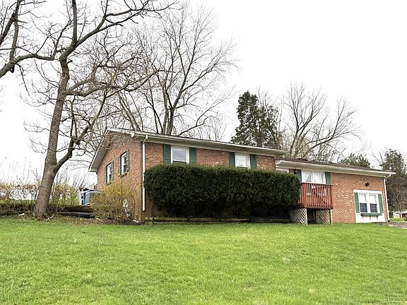 3rd image of 101 Cedar Dr