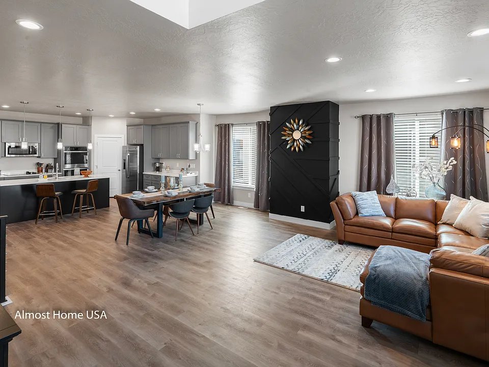 572 W Lewski Ln