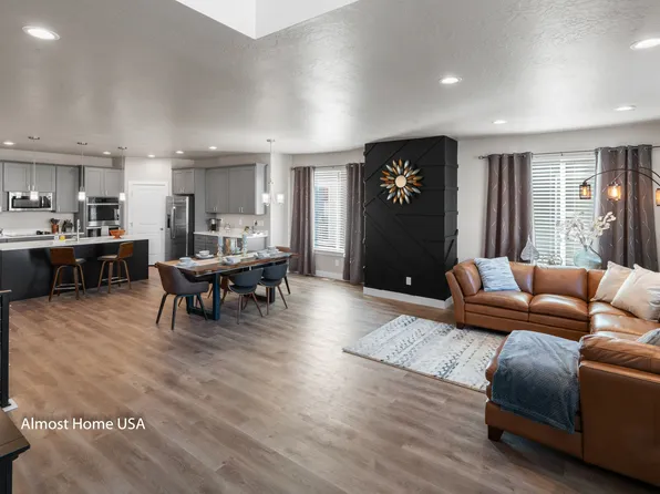 572 W Lewski Ln, Bluffdale, UT 84065