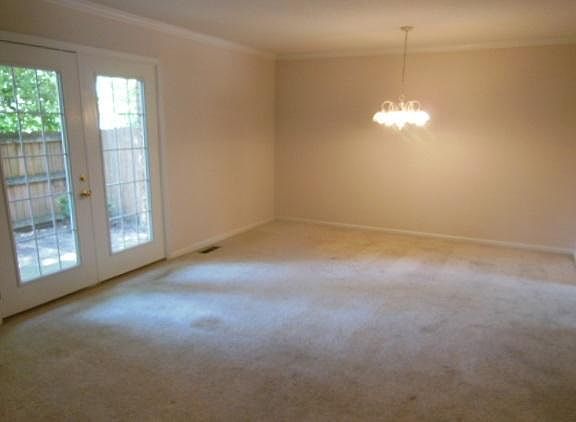 living/dining combo