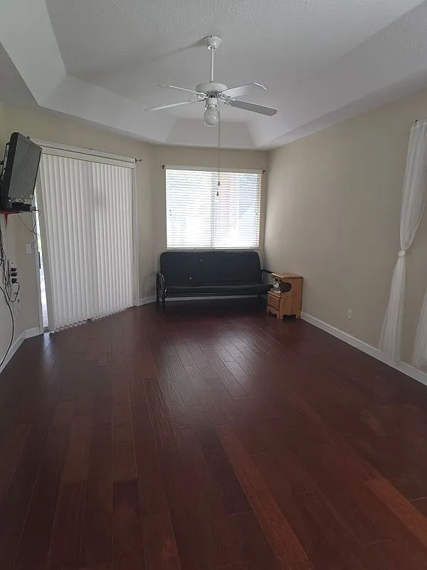 4 bed, 2.0 bath, 2834 sqft, $3,100 — Photo 3