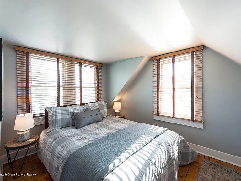 21 Surf Ave — Photo 18