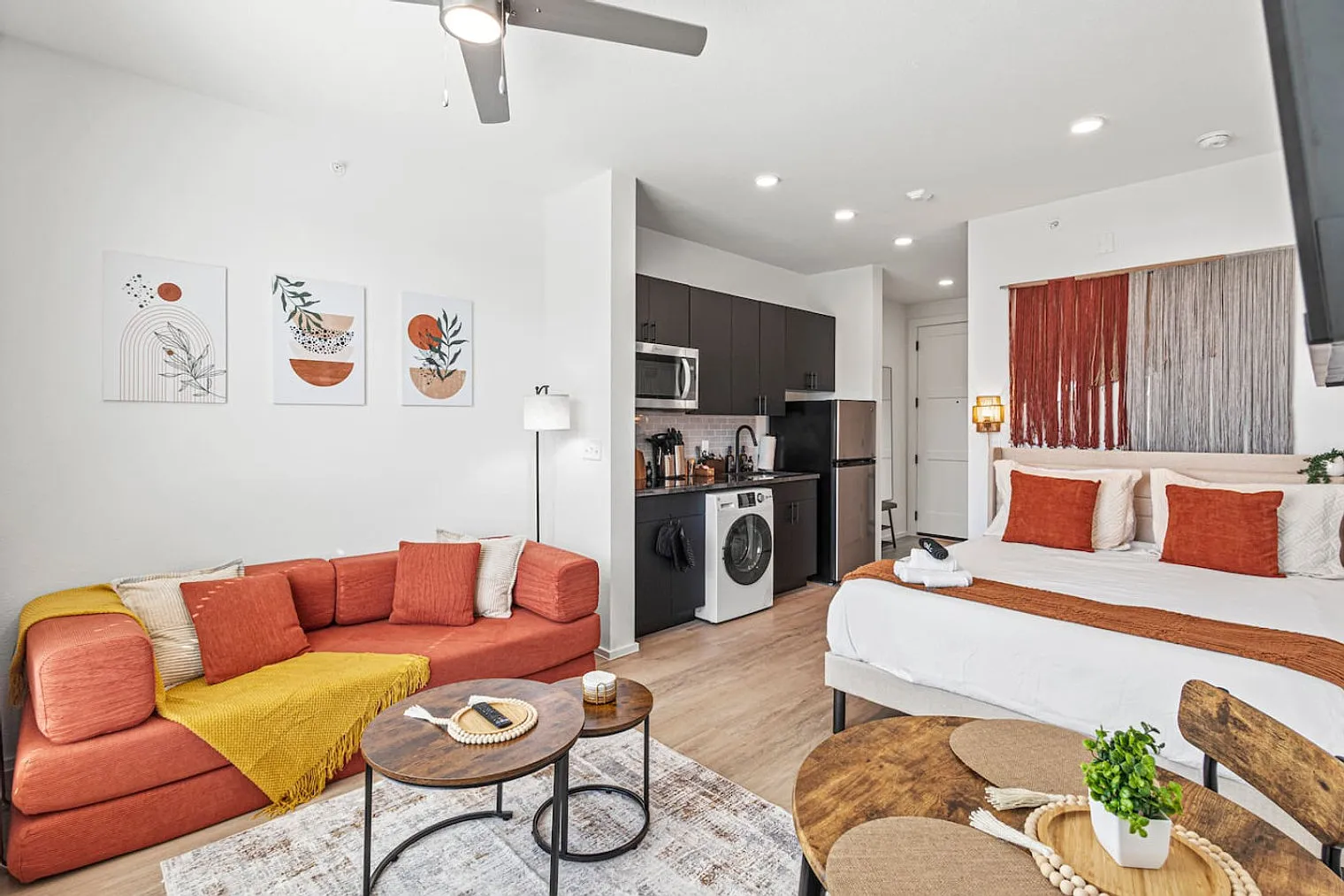 1 bed, 1.0 bath, 301 sqft, $2,585 — Photo 2