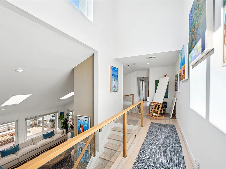 Reynolds Dr — Photo 24