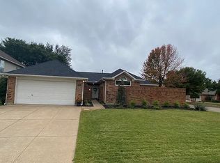 1827 Forestdale Dr, Grapevine, TX 76051