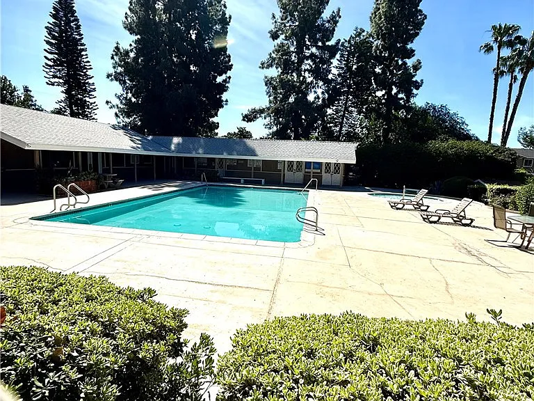 684 E Lee Pl — Photo 31