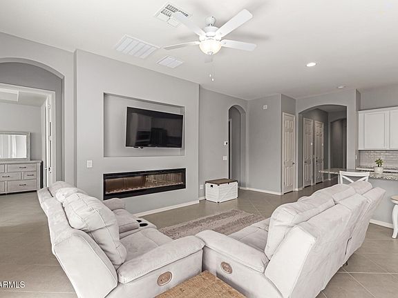 3rd image of 4287 E Clifton Avenue