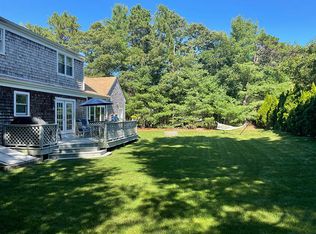 11 Dry Hollow Ln, Mashpee, MA 02649