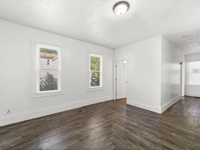 8302 Sowinski Ave — Photo 12