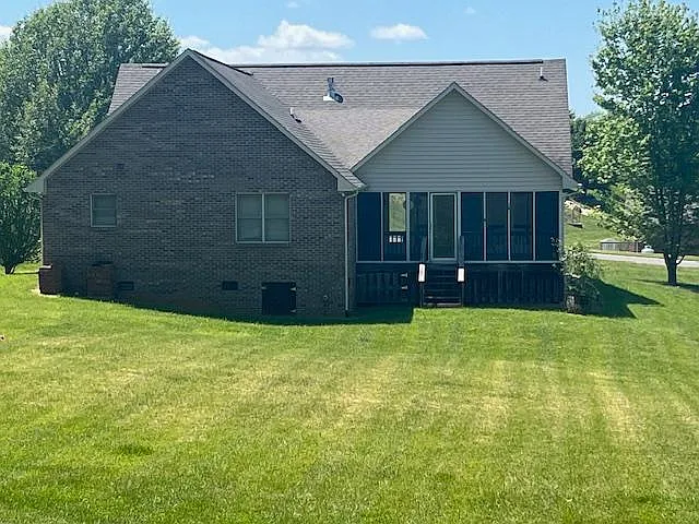 343 Governors Ln — Photo 2